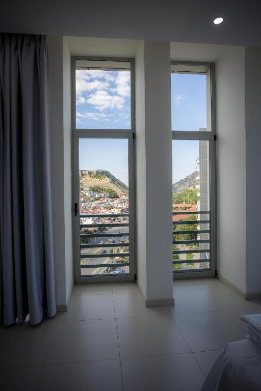 Sky Hotel Shkodër Exterior foto